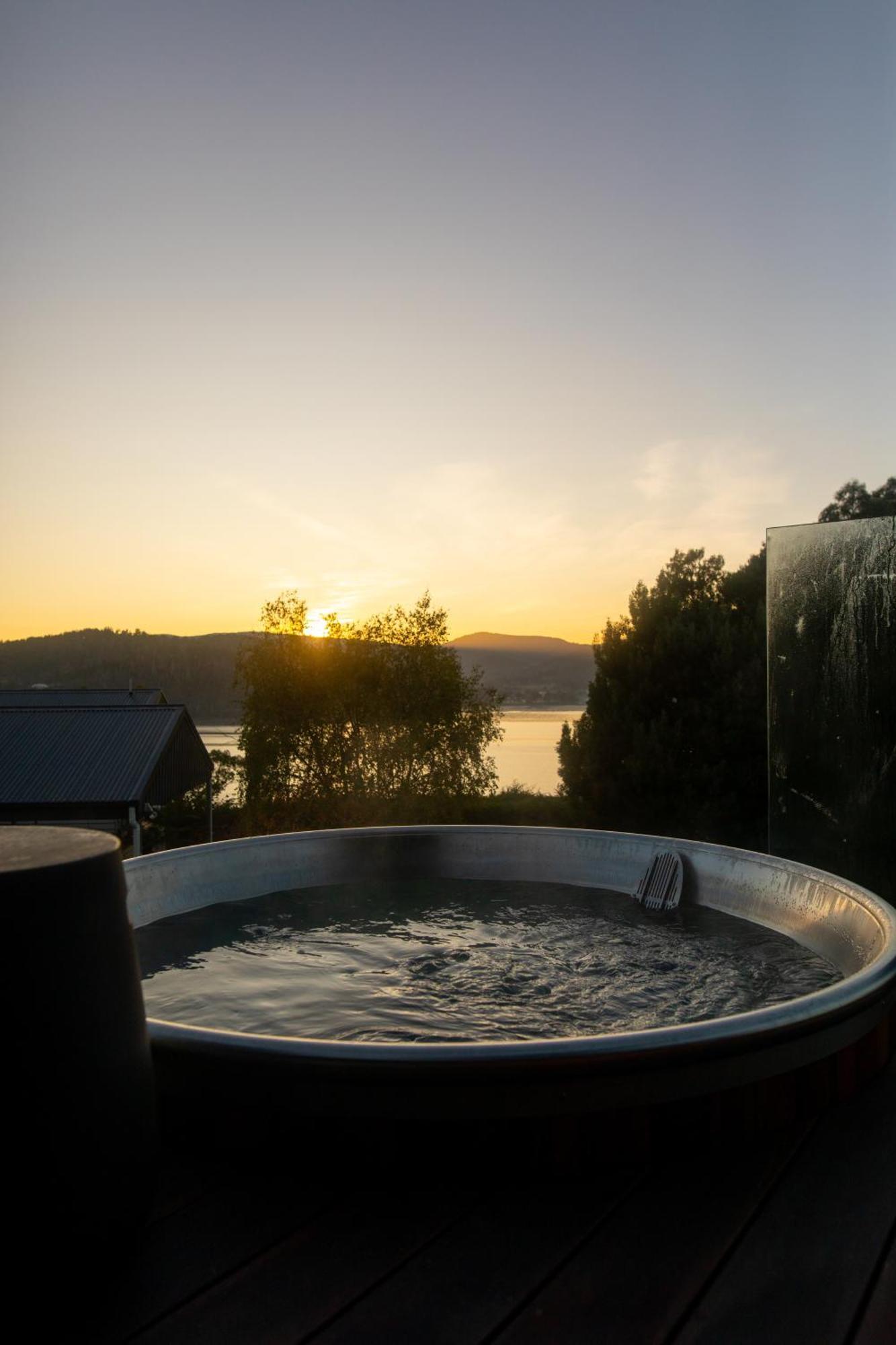 Woodland Bay Retreat-Hot Tub,Sauna And Bayview Hamptons Retreat Lymington Dış mekan fotoğraf